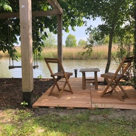 Gezellige Pipo Met Grote Schommel Aan Het Water Villa Медемблик Екстериор снимка