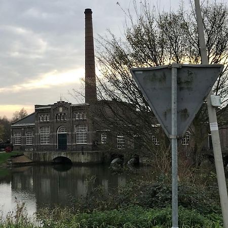 Gezellige Pipo Met Grote Schommel Aan Het Water Villa Медемблик Екстериор снимка
