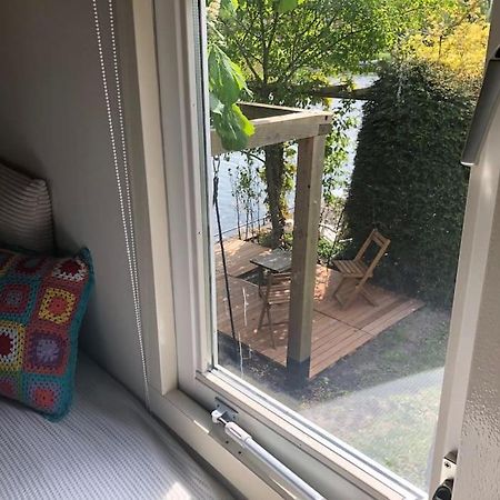 Gezellige Pipo Met Grote Schommel Aan Het Water Villa Медемблик Екстериор снимка