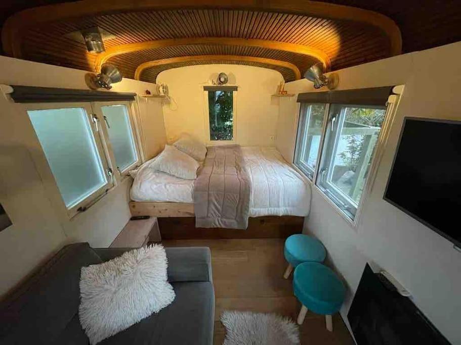 Gezellige Pipo Met Grote Schommel Aan Het Water Villa Медемблик Екстериор снимка
